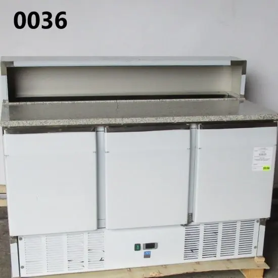 Mastro Pizzadette mit 3 Türen GN 1/1, 8x GN 1/6 H=150 mm, 0°/+8°C - BESCHÄDIGT